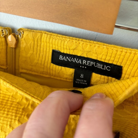 Banana Republic Yellow Pencil Skirt, SZ 8 - Picture 7 of 8